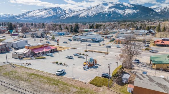 Hamilton Pizza Hut Parking Lot: 1006 N 1st St, Hamilton, MT 59840
